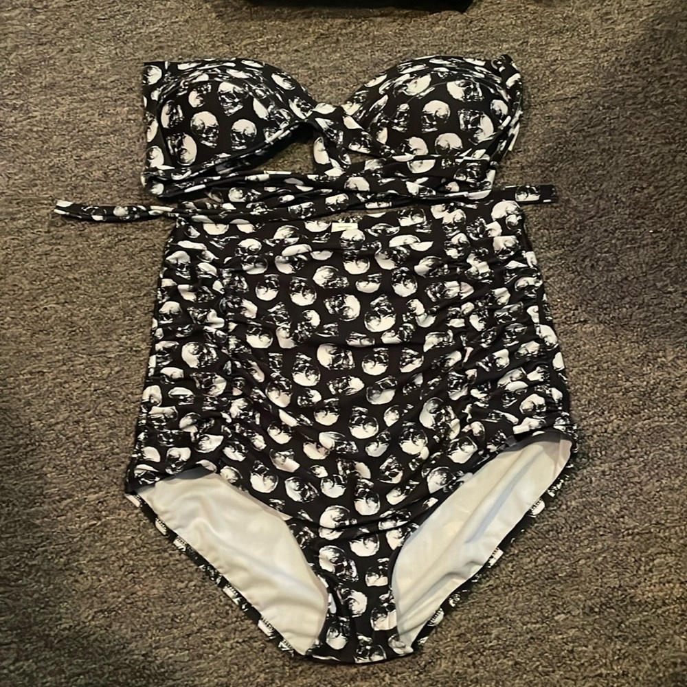 NWOT SKULL print bikini swimsuit 3x